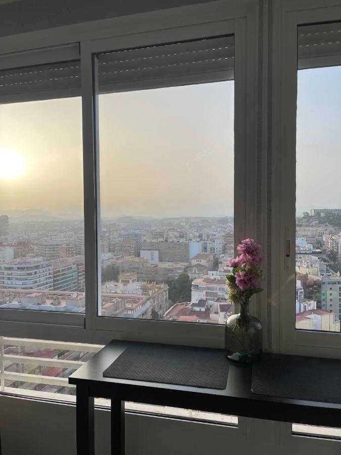 Sky Views Studio In City Centre Alicante Bagian luar foto