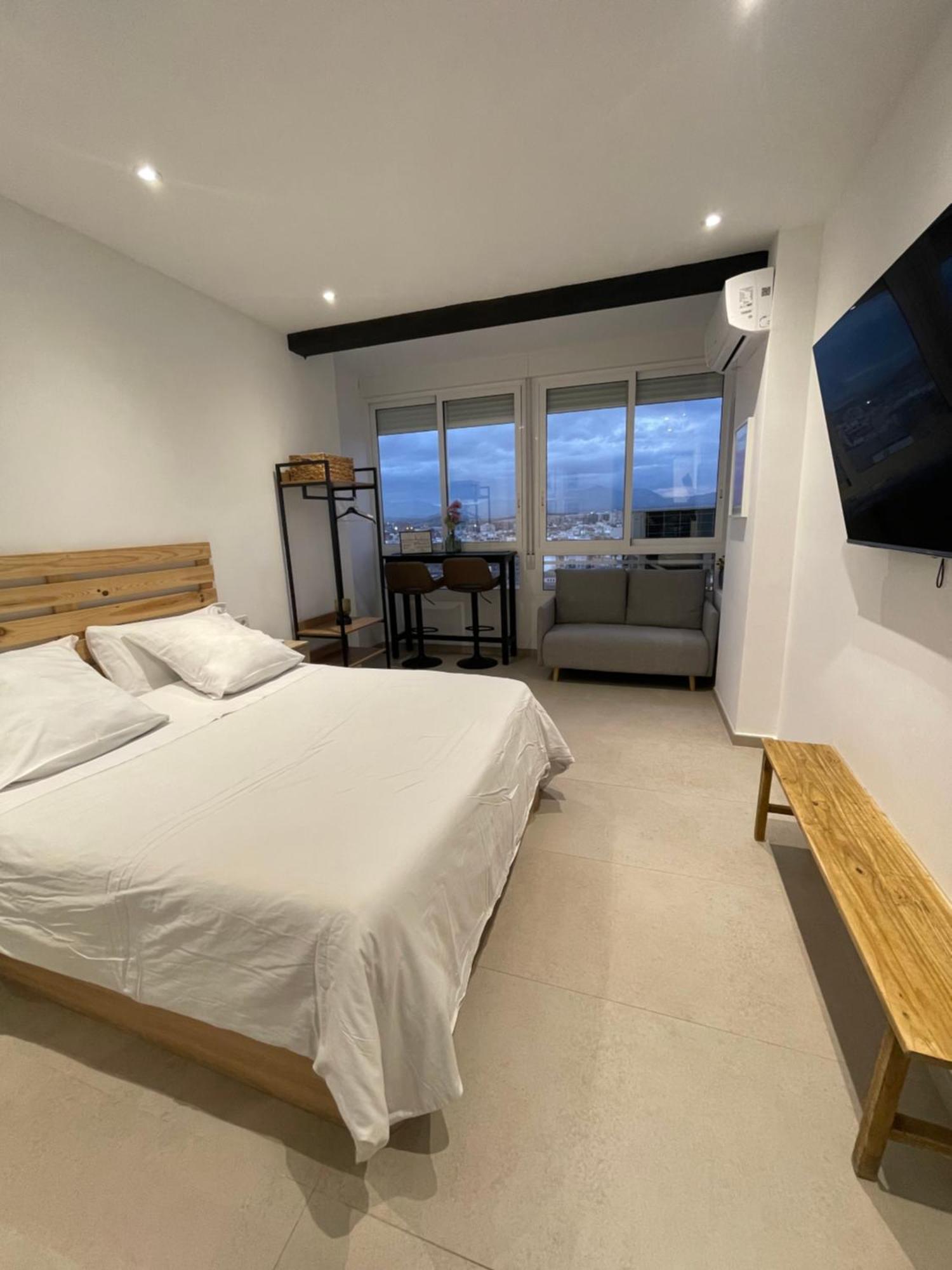 Sky Views Studio In City Centre Alicante Bagian luar foto