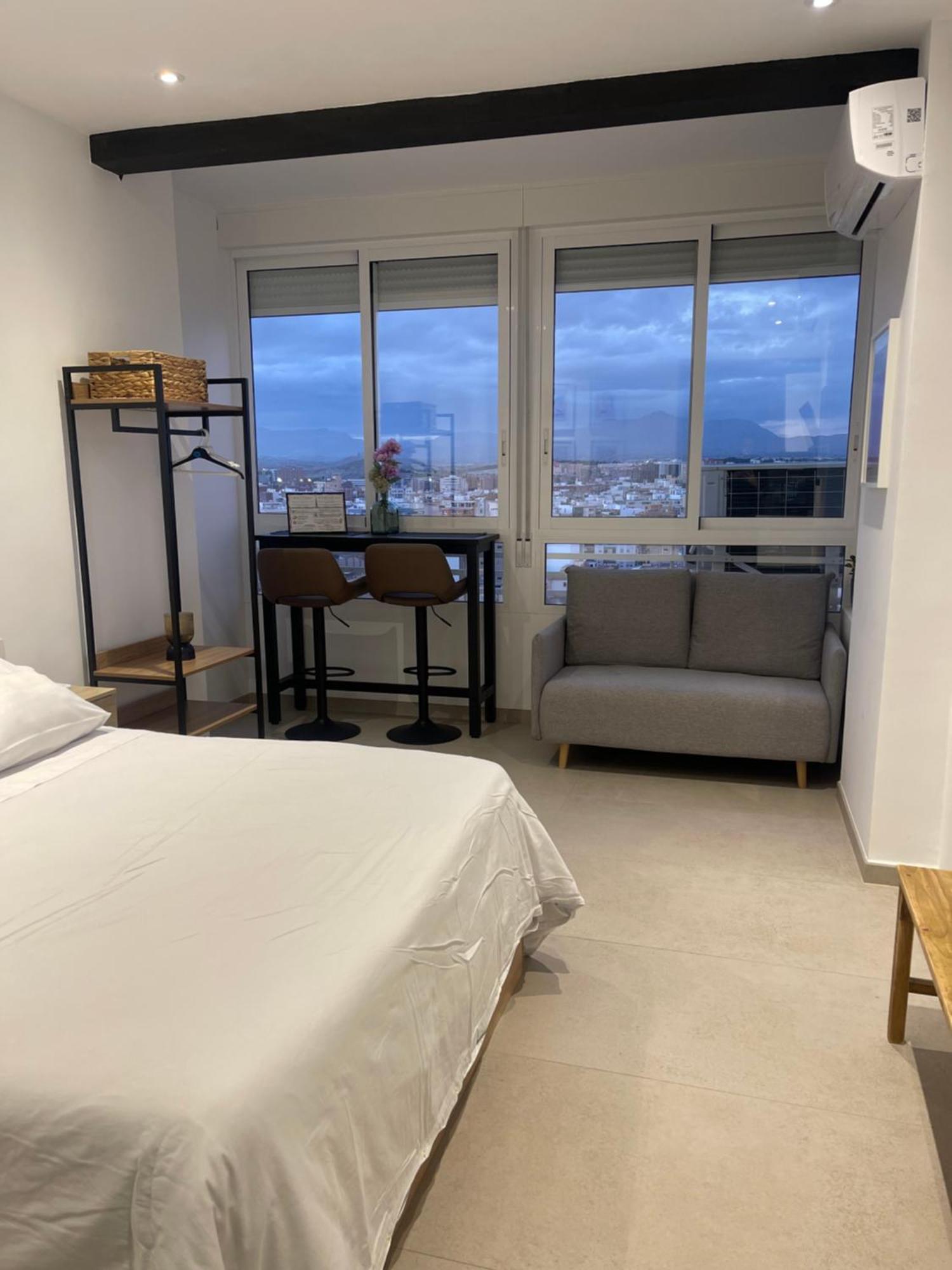 Sky Views Studio In City Centre Alicante Bagian luar foto